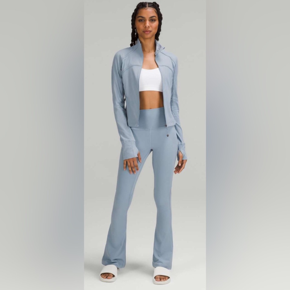 Lululemon Align High-Rise Mini-Flared Pant 32"
Chambray (2023) Like new - Picture 1 of 8